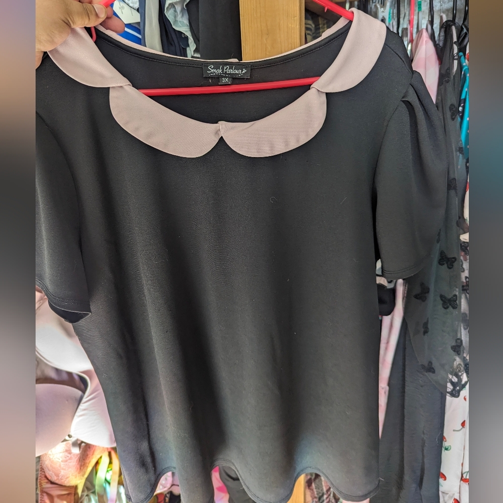 Smak Parlour Plus size black and pink collar matinee made top size: 3X